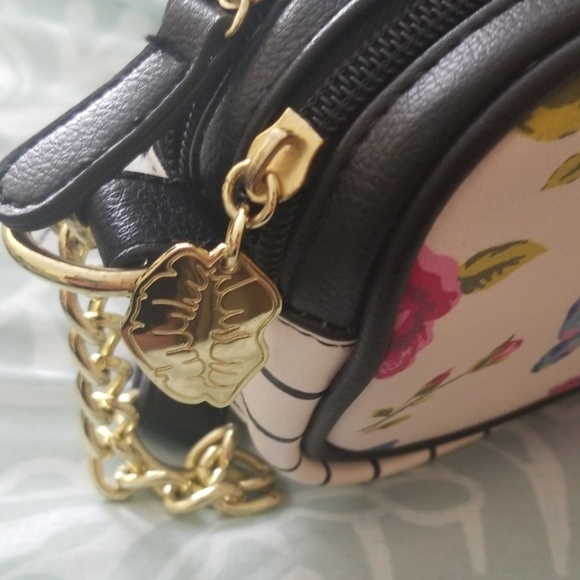 Betsey Johnson handbag - Picture 7 of 8